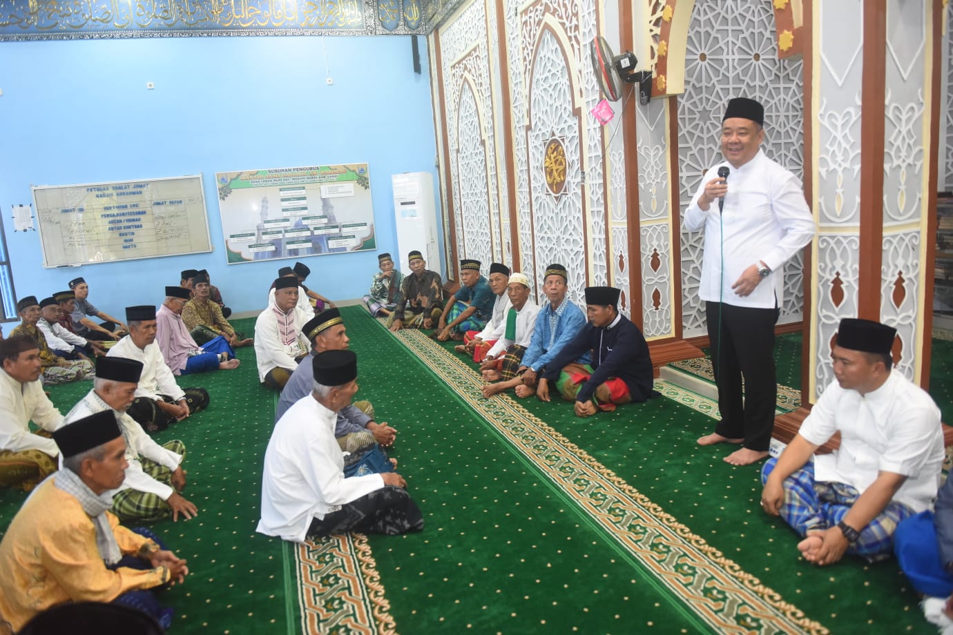Mudik ke Lahat, Wagub Sumsel Cik Ujang Salat Jumat di Kampung Halaman Desa Lebak Budi 