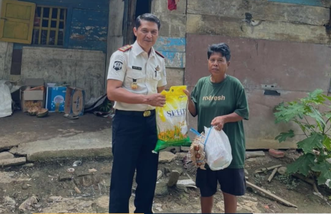 Bapas Kelas II Lahat Salurkan Bantuan Sosial kepada Warga