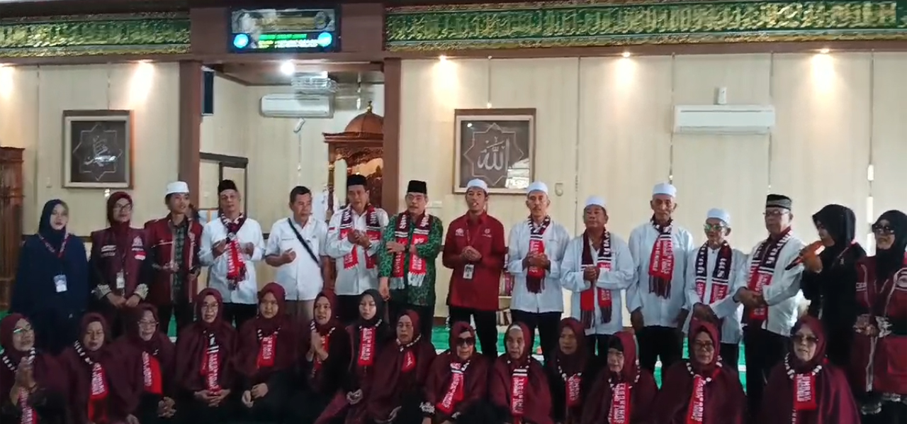 Cabup Lahat Terpilih H Bursah Zarnubi Lepas Keberangkatan Jamaah Smart Umroh ke Tanah Suci