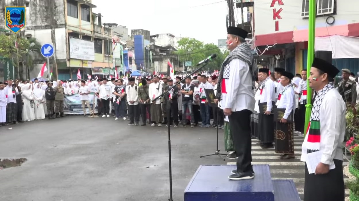 Bupati Kabupaten Lahat Bursah Zarnubi Pimpin Apel Hari Santri Nasional