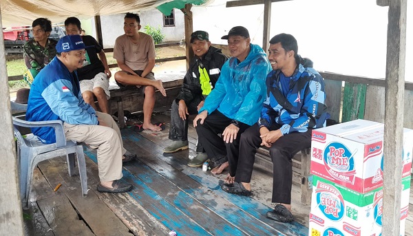 Dua Kader Partai Demokrat ini Kunjungi Lokasi Banjir di Kelurahan Kota Jaya