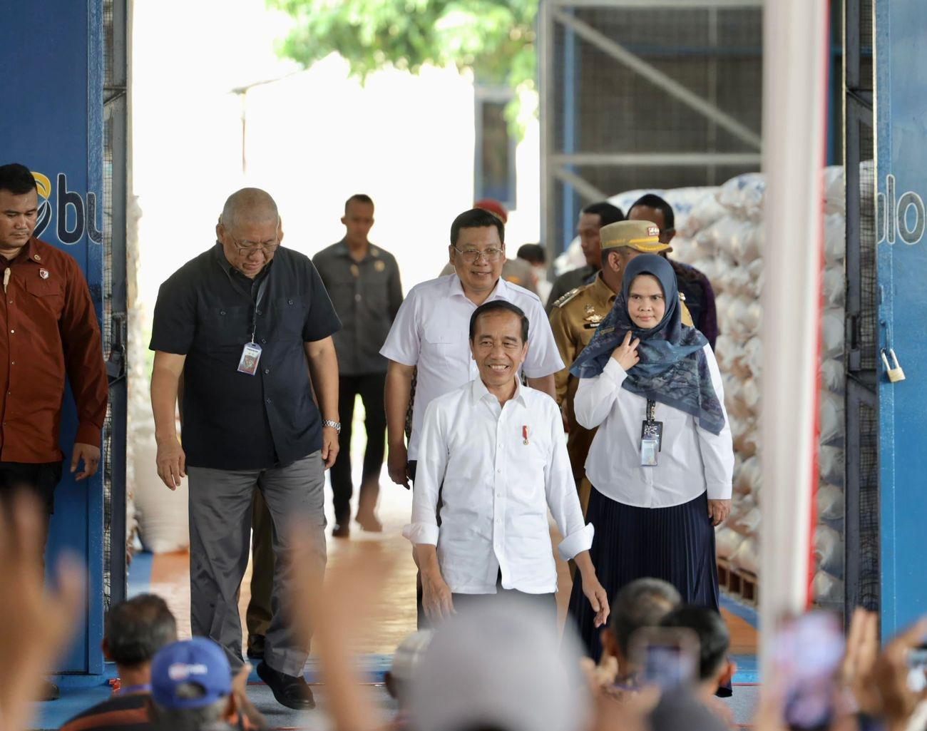 Presiden Jokowi Pastikan Ketersediaan Stok Beras di Gudang Bulog Lubuk Linggau Sumsel