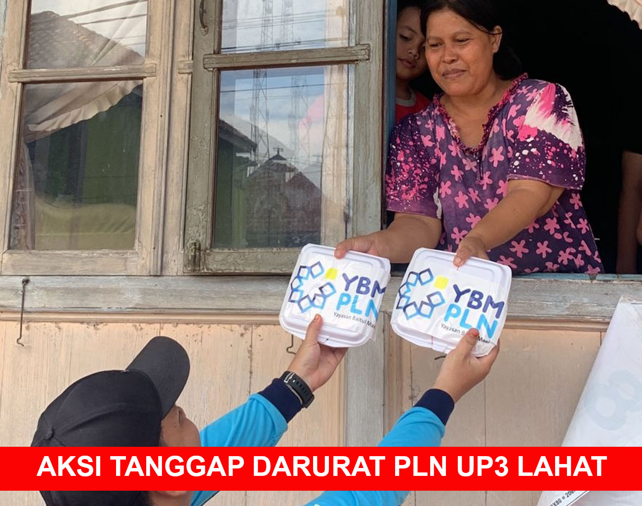 Aksi Tanggap Darurat, PLN UP3 Lahat Salurkan Bantuan Korban Banjir Bandang Muratara Bersama YBM PLN