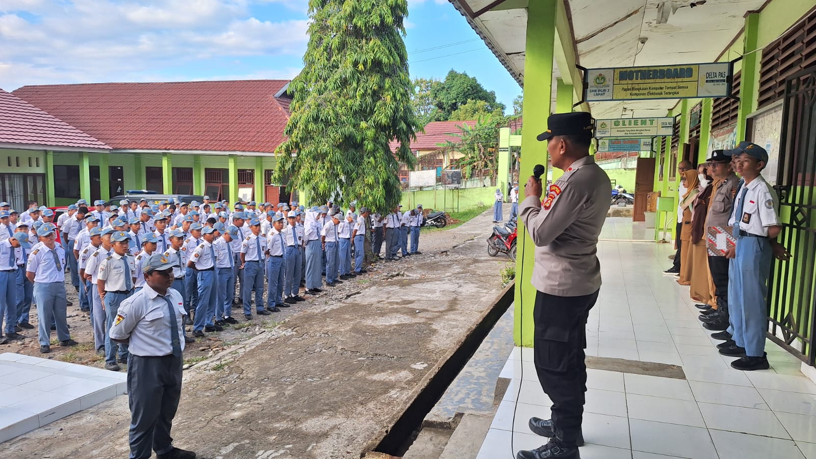 Satbinmas Polres Lahat Lakukan Pembinaan dan Penyuluhan kepada Pelajar SMK PGRI 2 Lahat