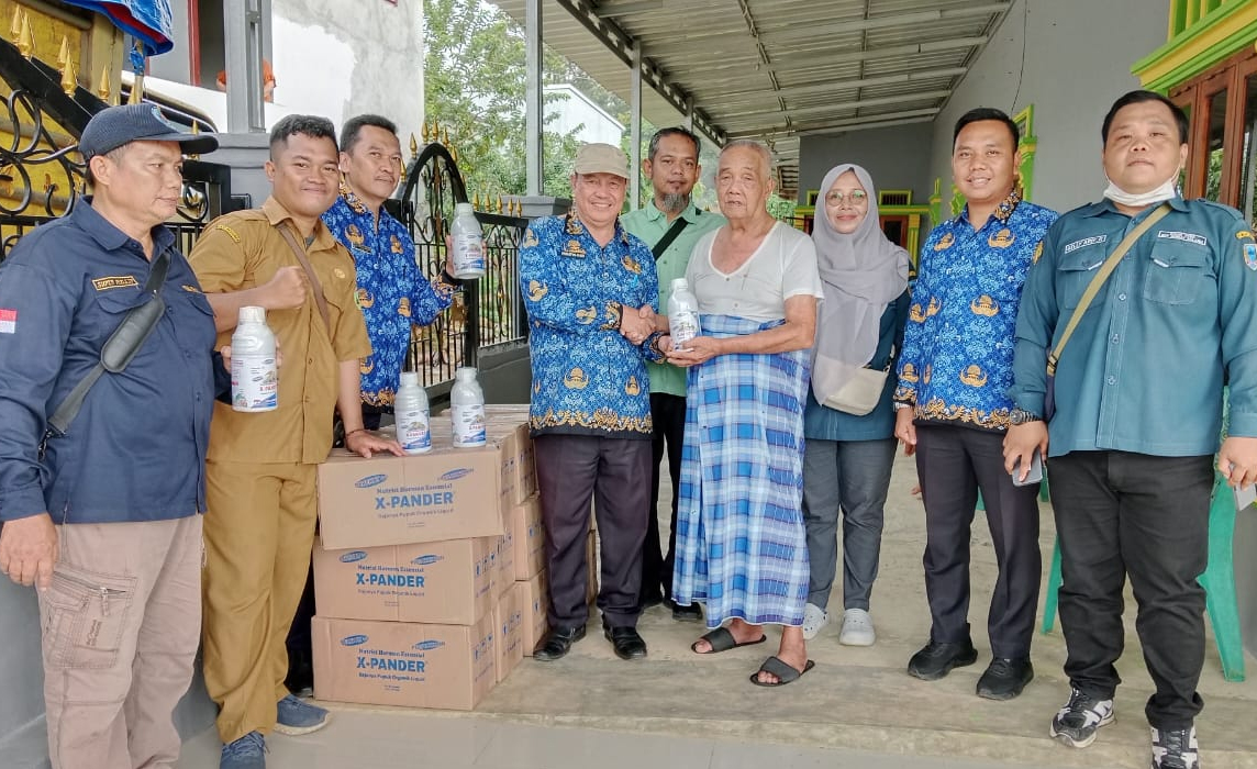 Dukung Program Bupati Lahat Bursah dan Wabup Widia, Dinas TPHP Lahat Bantu Pupuk Organik Bagi Petani