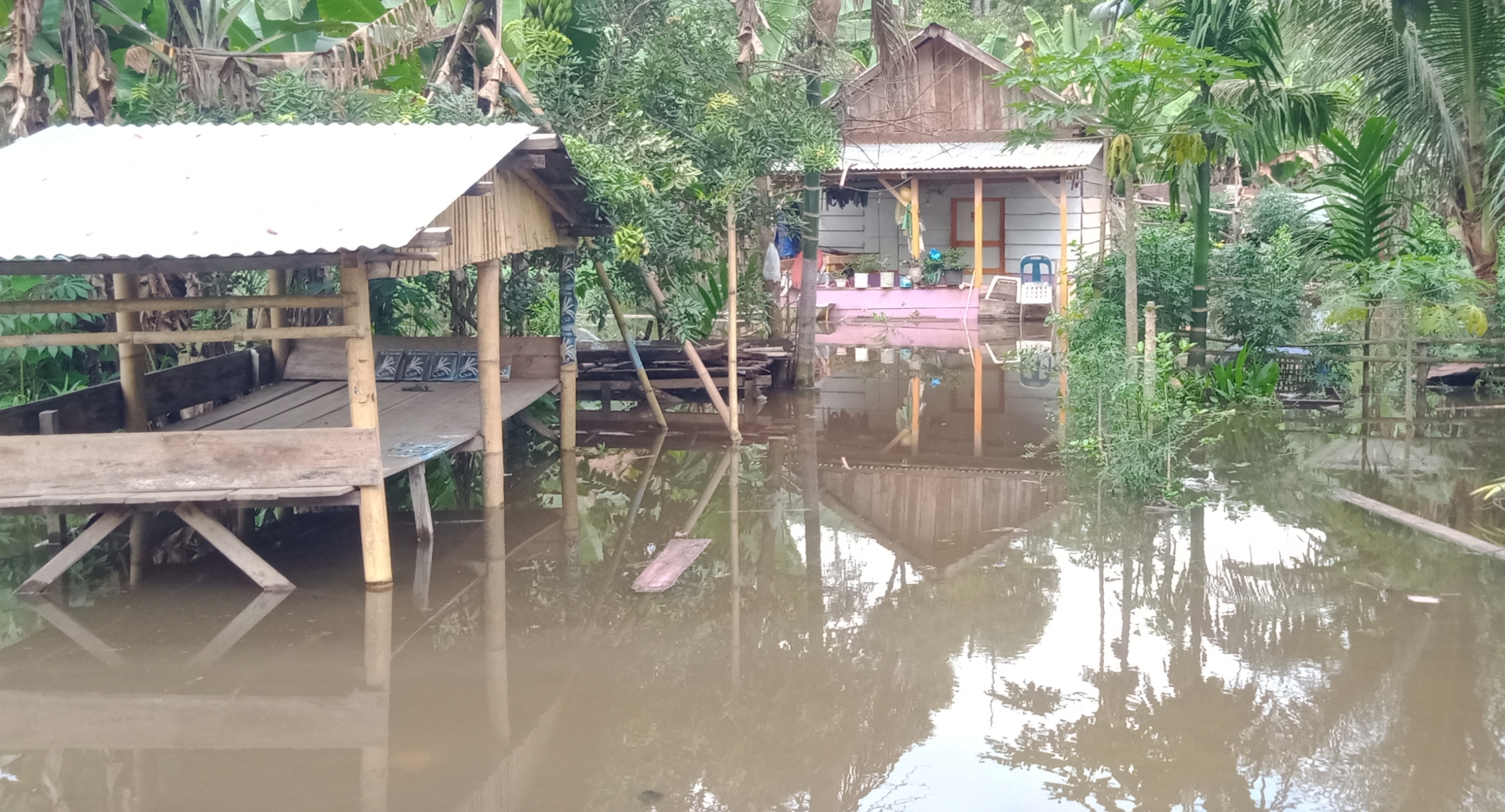 Hujan Lebat Rumah Warga di Jalan Lingkar Kota Terendam Air 