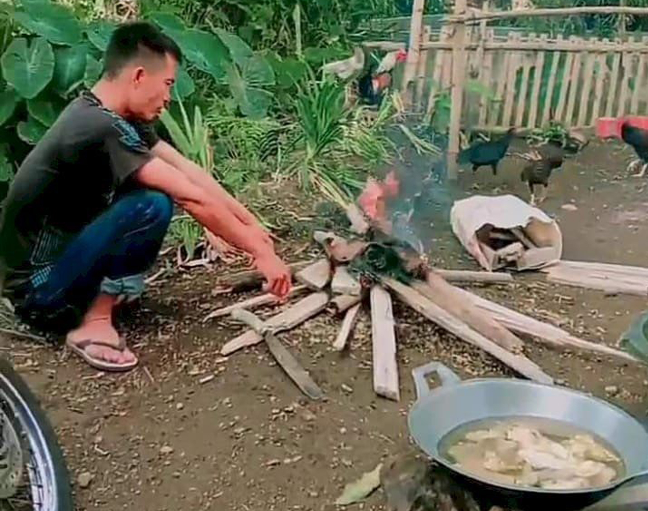 Warga Kota Pagar Alam Memasak Pakai Kayu Bakar, Gas LPG 3 Kg Langka