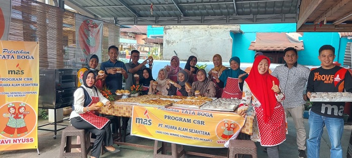 CSR PT MAS Beri Pelatihan Cara Membuat Roti kepada Ibu ibu Desa Merapi dan Desa Muara Maung
