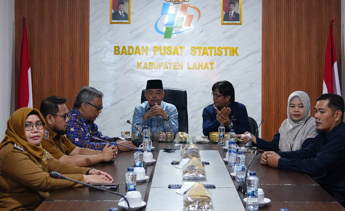 Kunjungan Bupati Bursah Zarnubi ke BPS Kabupaten Lahat Perkuat Sinergi Pembangunan Daerah