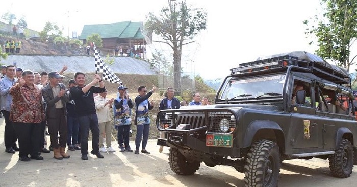 Buka Offroad Bekicak, Herman Deru Tinjau Akses Penghubung 2 Kecamatan di Kabupaten Lahat