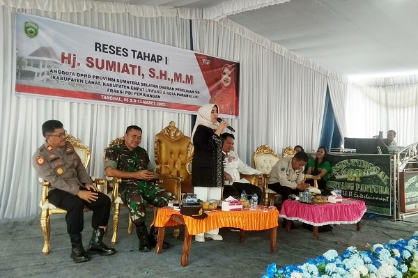 Hj Sumiati SH MM Melaksanakan Kegiatan Reses Tahap 1 di Desa Banjarsari dan Desa Sengkuang Merapi Timur