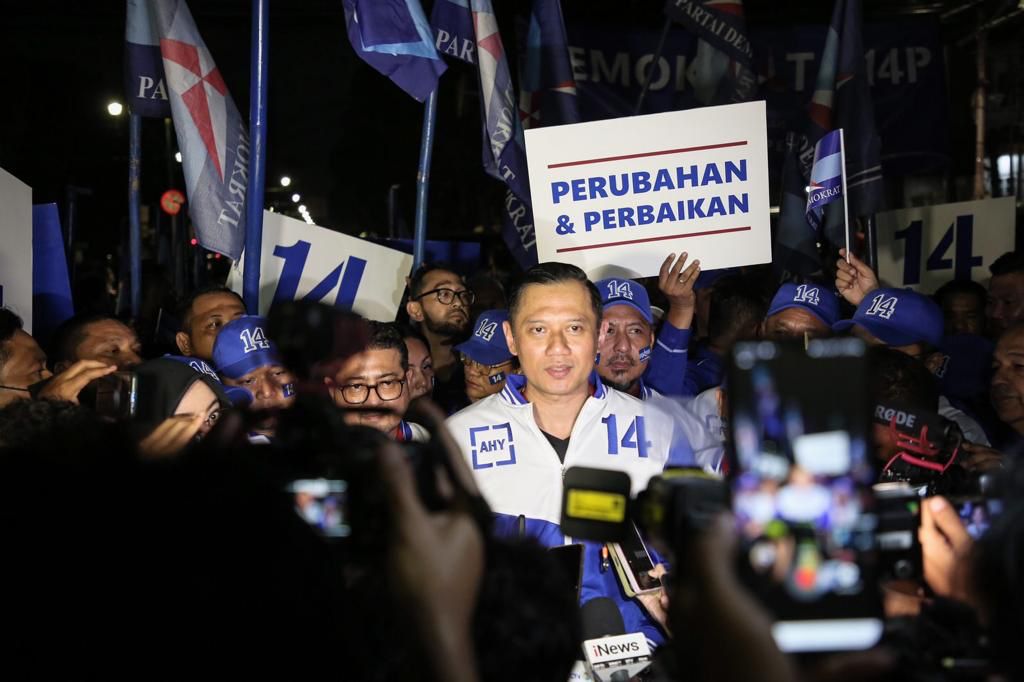 Jalan Kaki Ke KPU Diiringi Ratusan Kader, AHY: Kami Siap Ikut Pemilu, Perjuangkan Perubahan & Perbaikan