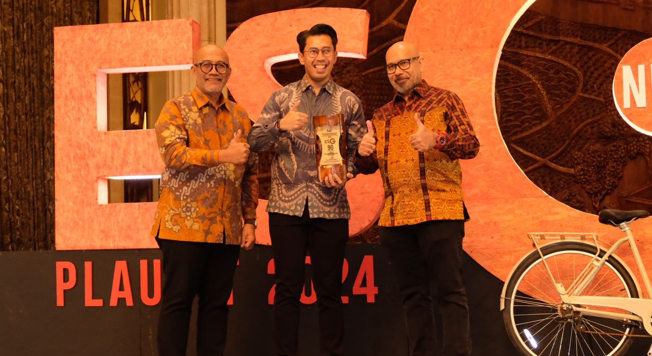 PLN UID S2JB Raih Peringkat Gold Pada ESG Nusantara Plaudit 2024, Program TJSL Berkelanjutan