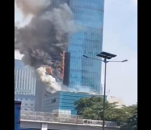 Video Kebakaran K-Link Tower Beredar Warga Mengira Tragedi Gedung WTC New York AS Terulang Lagi