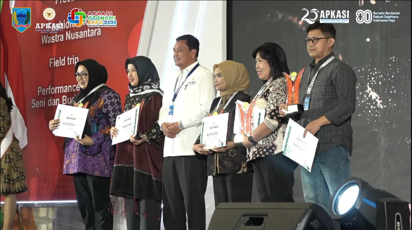 SKK Migas - Seleraya Dukung Stand Muratara, Raih Juara Kategori Kreatif Apkasi Otonomi Expo 2025