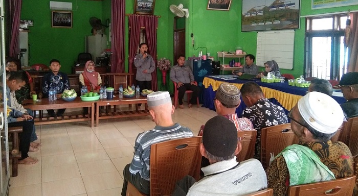 Salurkan Bantuan BLT DD, ini yang Disampaikan Kades Prabu Menang Merapi Timur Lahat