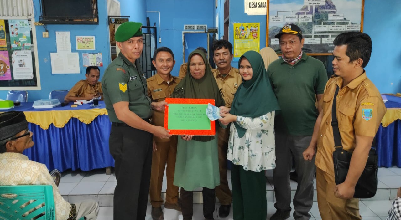 Hadir di Desa Arahan Untuk Salurkan Bantuan, Ini Pesan Camat Merapi Timur