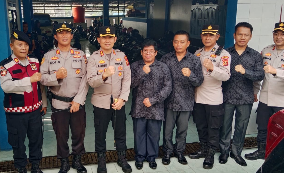 Kapolres Lahat Novi Edyanto Monitoring Ibadah Jumat Agung Umat Kristiani di Empat Gereja