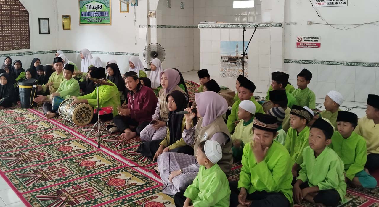 Saylapas Lahat Salurkan Santunan kepada 159 Anak Yatim Piatu di Musholla Muqimussunnah