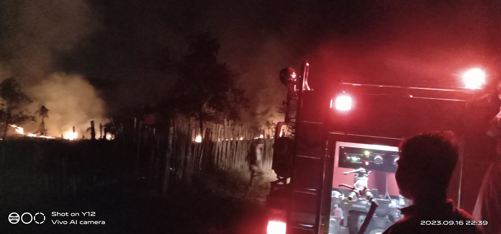 Mobil PBK dan Tangki Air Bantu Padamkan Kebakaran Lahan di Tanjung Tebat
