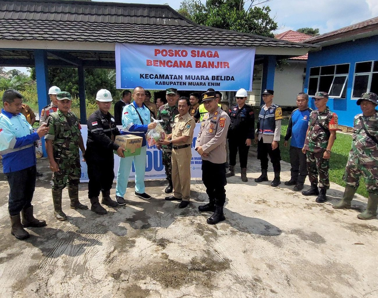 Priamanaya Group Bersama Kecamatan Muara Belida Salurkan Bantuan Tanggap Banjir 
