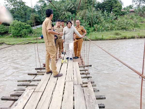 Monev Dana Desa di Desa Gunung Agung, Camat Merapi Barat Pesankan Ini