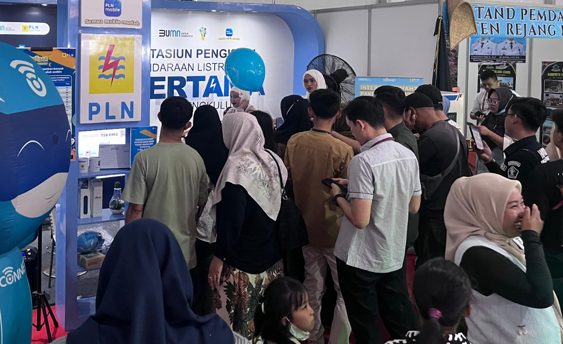 PLN untuk Rakyat : PLN UP3 Bengkulu Hadir Lebih Dekat Masyarakat Lewat Booth Pelayanan di Festival Tabuk 2025