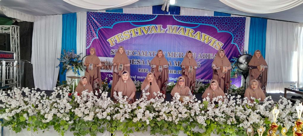 Puluhan Ibu-Ibu Cantik Ikuti Festival Marawis se Kecamatan Merapi Area