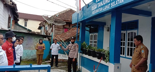 Aipda Dedi Lendera Ajarkan Perangkat Desa Cara Jadi Petugas Apel