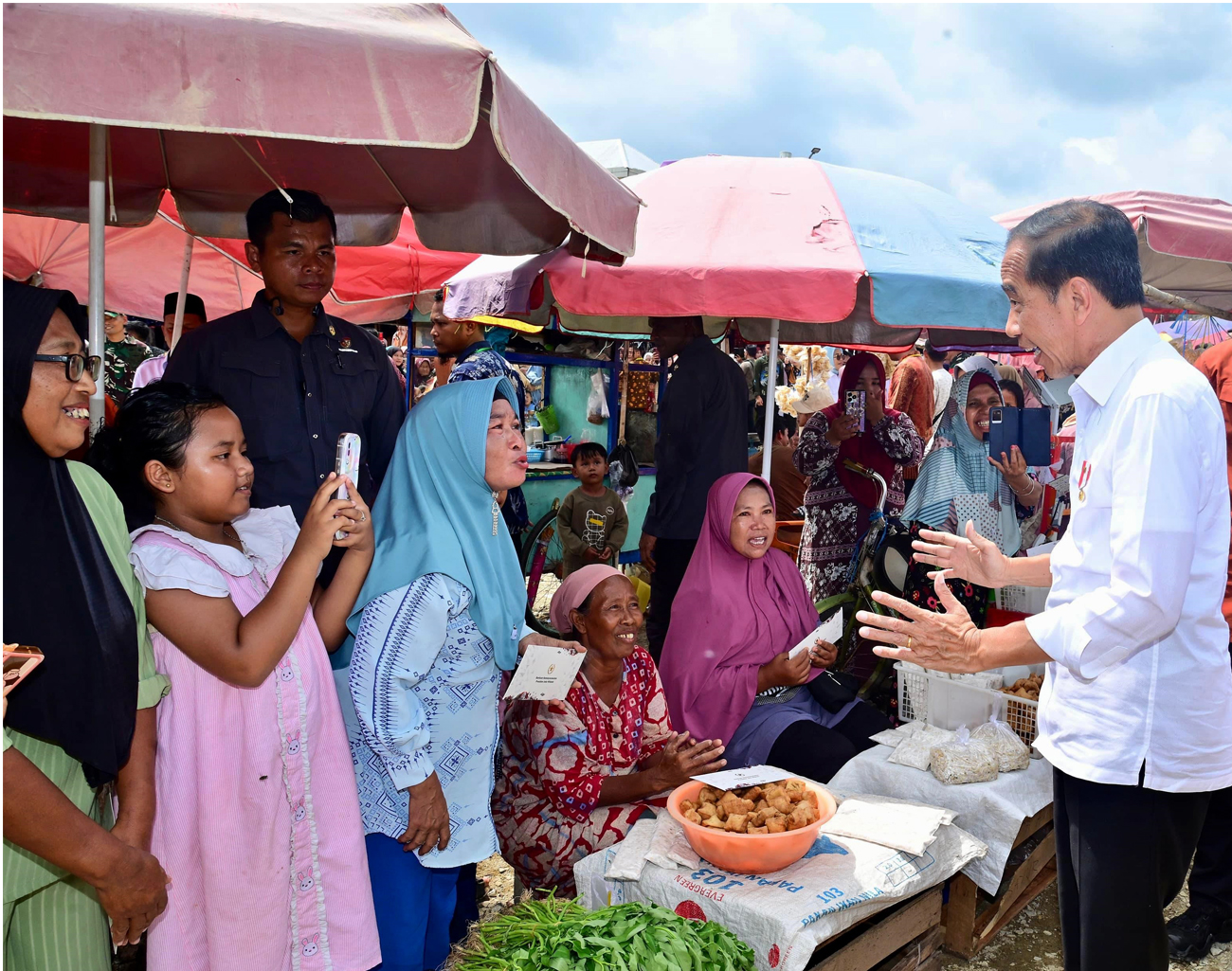 Presiden Jokowi Tinjau Pasar Lawang Agung Muratara Pastikan Harga Bahan Pokok Stabil