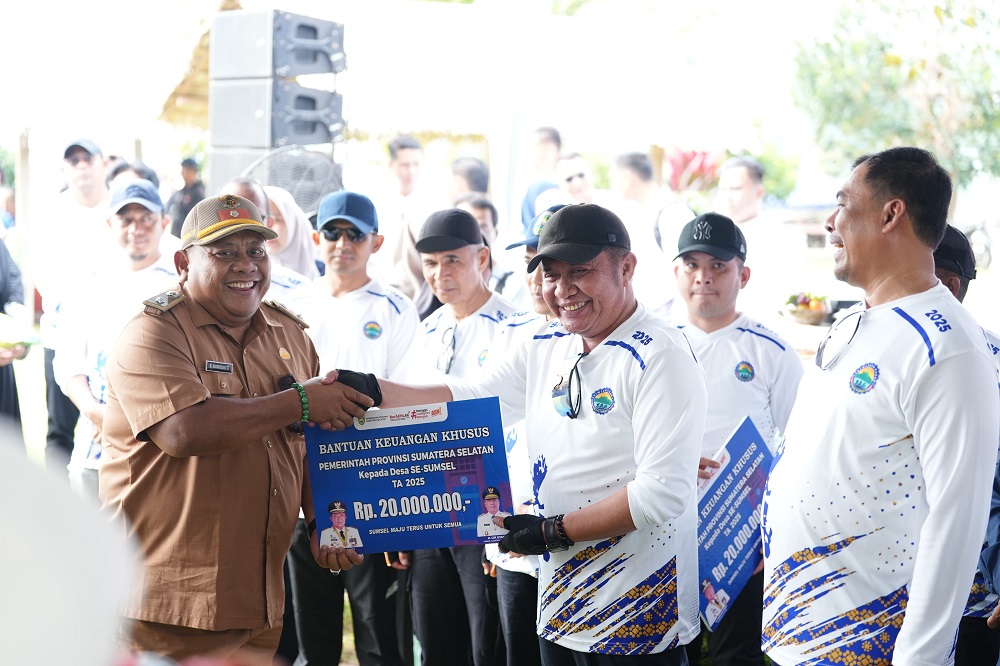 Setiap Desa Terima Rp 20 Juta, Gubernur HD Kucurkan Bantuan Rp 57,1 Miliar untuk 2.856 Desa di Sumsel