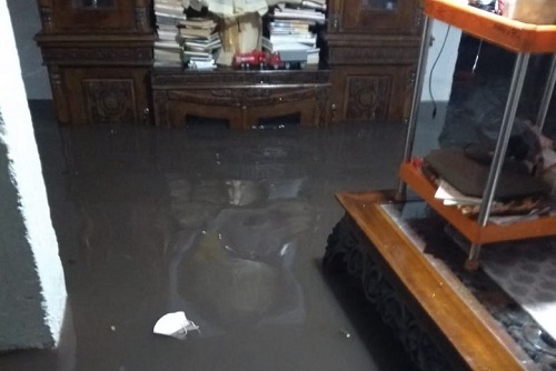 Desa Sirah Pulau Terendam Banjir dan Lumpur