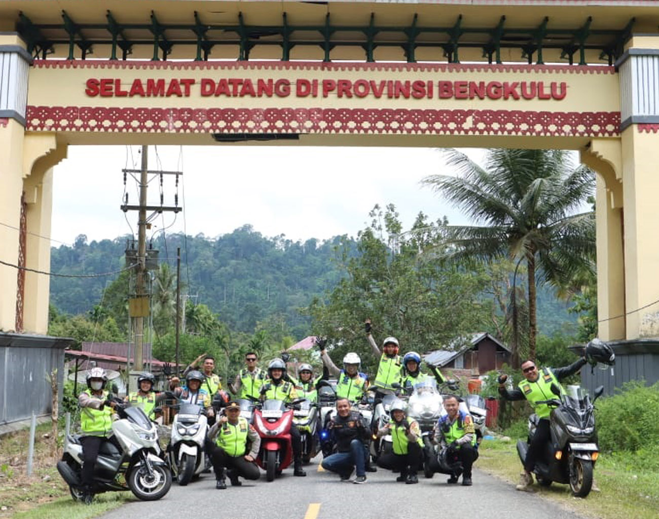 Kapolres God Parlasro S Sinaga Pimpin Kawal Jalur Arus Balik Lebaran dari Lahat sampai Perbatasan Bengkulu