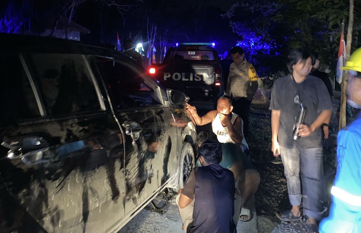 Aksi Pencurian Kabel Trafo LF 445 Cor Beton Meresahkan Masyarakat, Pelaku Kabur Masuk Hutan Tinggalkan Mobil