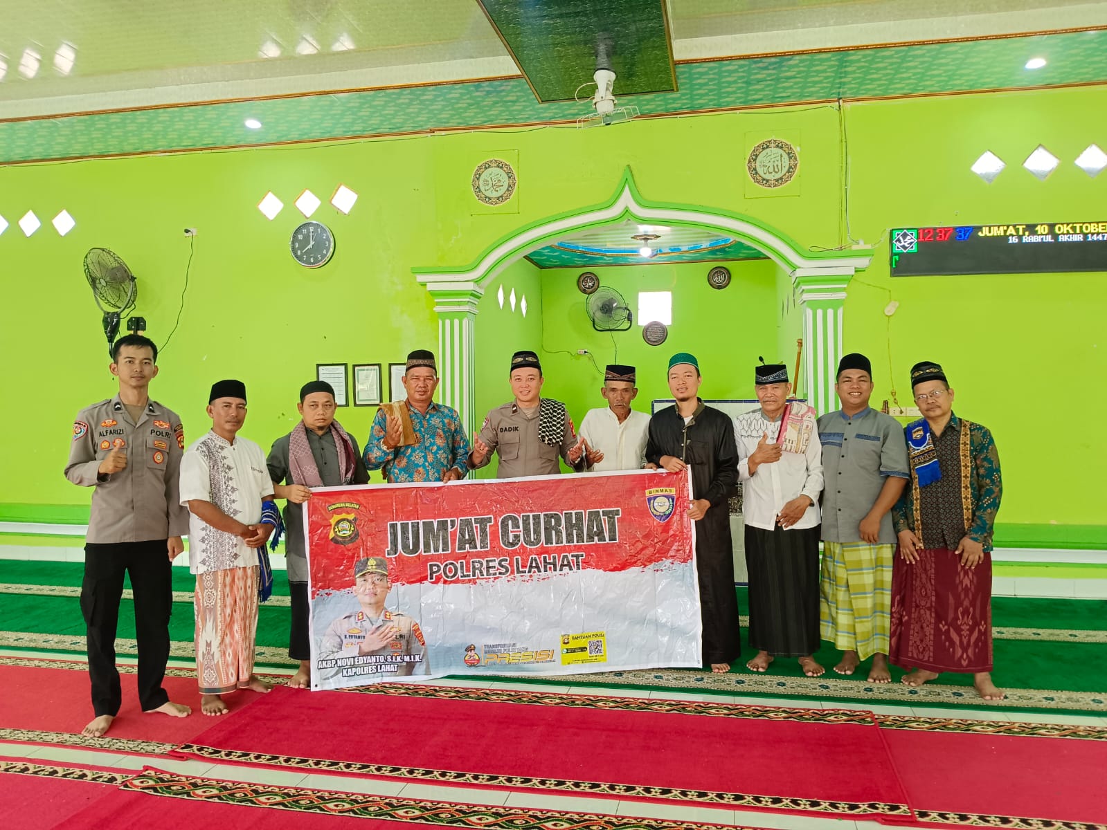 Kanit Polmas Sat Binmas Polres Lahat Memberikan Khotbah Salat Jumat, Mengajak Masyarakat Jadi Mitra Kamtibmas