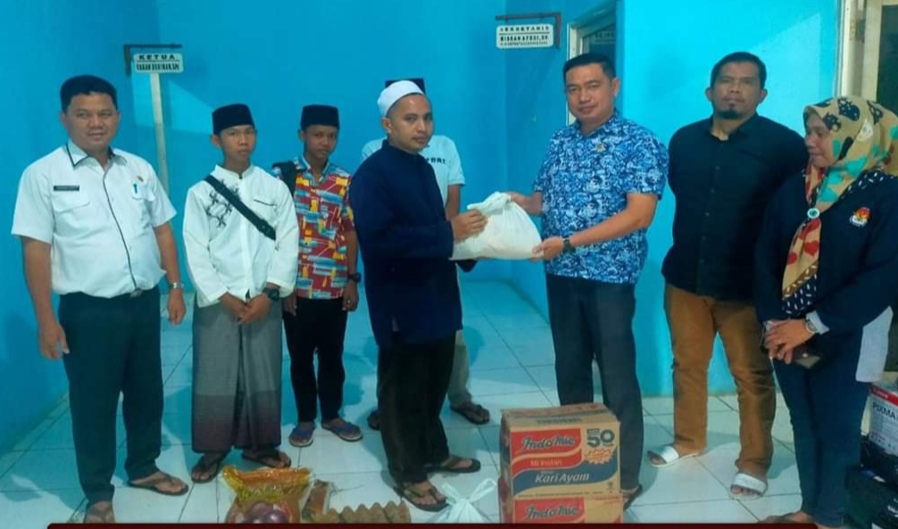 KPU Empat Lawang Salurkan Bantuan Untuk Anak Yatim