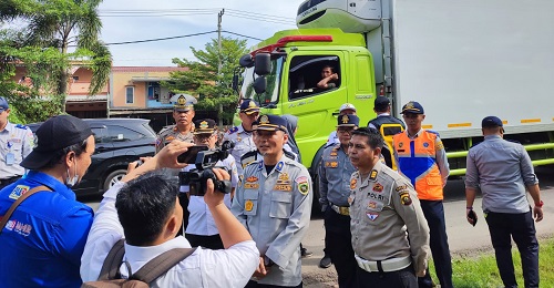 Tindak Lanjuti Instruksi Gubernur, Tim Gabungan Tertibkan Lalulintas Truk dan Tronton Melanggar Jam Operasiona