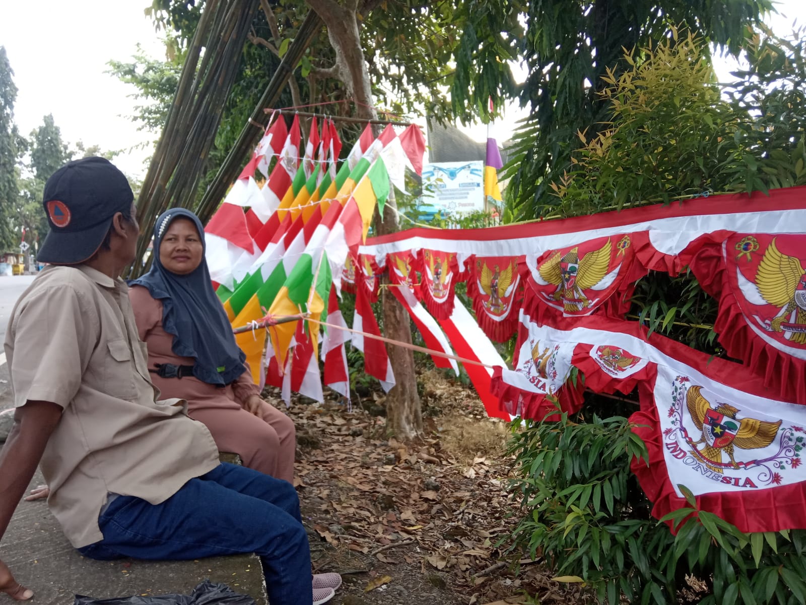 Penjual Pernak Pernik Bendera 17 Agustus Kembali Bergairah 
