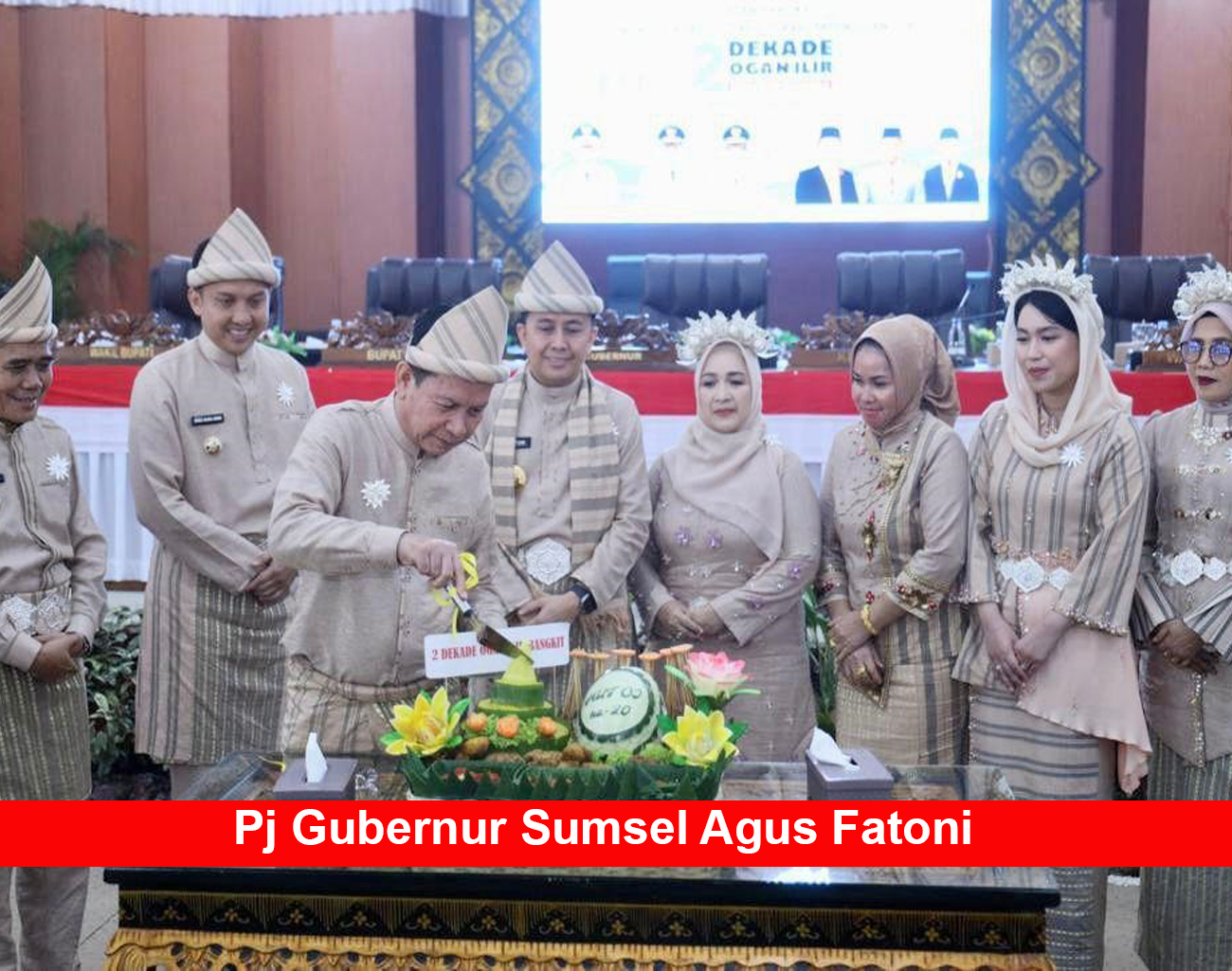 Pj Gubernur Agus Fatoni dan Ketua TP PKK Sumsel Tyas Fatoni Hadiri Peringatan HUT ke-20 Kabupaten Ogan Ilir