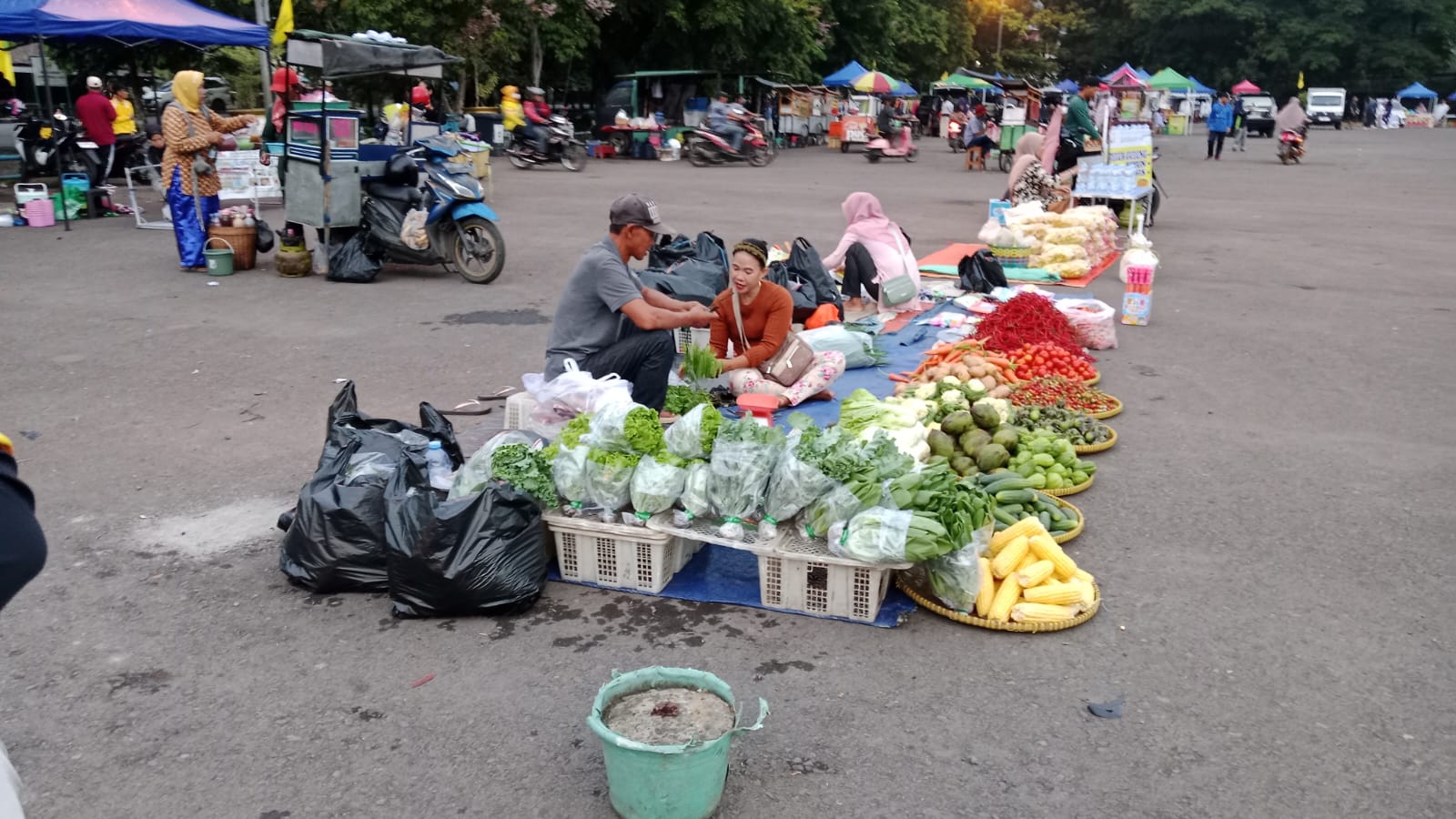 Unik, Ada Jualan Sayur Mayur di Lapangan MTQ Lahat, Peserta Jalan Sehat Antusias Belanja