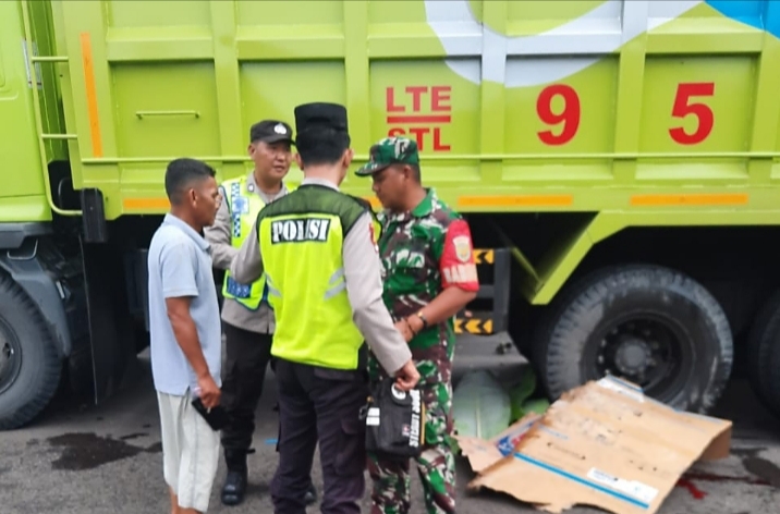 Pengendara Revo Meninggal Dunia, Tabrakan dengan Dump Truck di Sirah Pulau