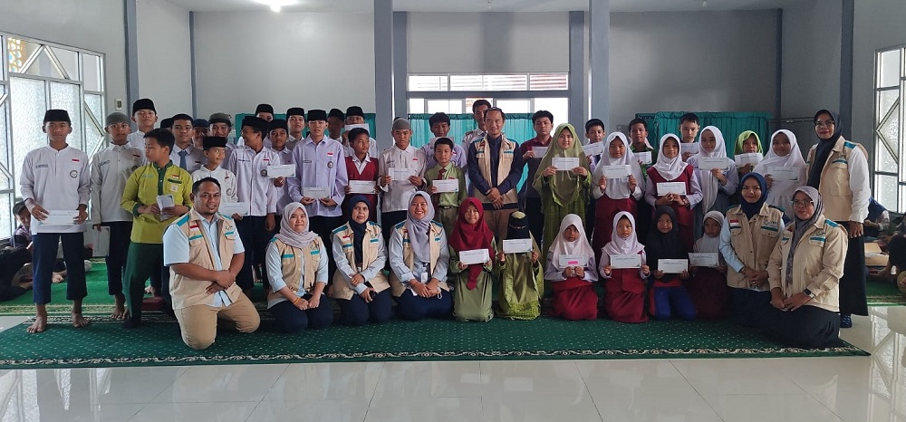 YBM PLN UP3 Lahat Salurkan Beasiswa Cahaya Pintar untuk 66 Siswa di Kabupaten Lahat