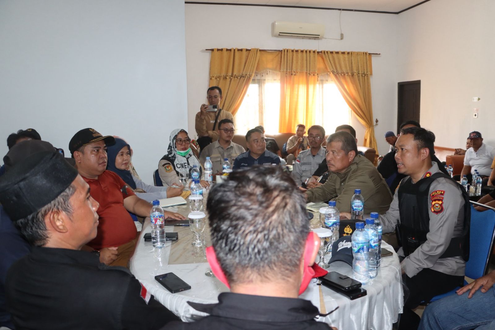 Pengamanan Unjuk Rasa Warga Kikim dan Gumay Talang Tolak Perpanjangan HGU PT SMS Grup