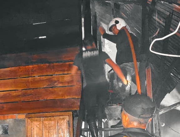 Kebakaran Hebat Hanguskan Rumah di Suka Ratu Lahat
