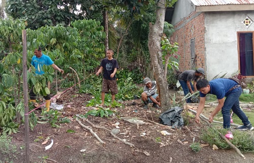 Warga Mayan Serumpun Gotong Royong Buka Jalan