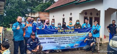 Dukung Sukseskan Vaksinasi, Kali ini PT ABG Grup Bagikan Paket Sembako di Tiga Desa Kecamatan Merapi Barat