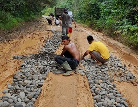 Perbaikan Jalan, Warga SP (Kikim-Gumay) Sokongan Matrial
