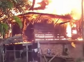 Rumah Terbakar di Pagar Gunung