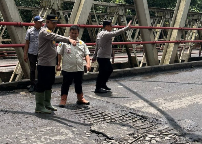 Forkopimcam Bersama Kapolsek Merapi Tinjau Lokasi Titik Rawan Kemacetan, Nih Lihat Kondisinya Parah