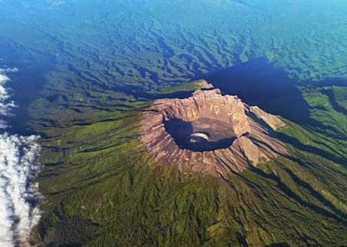 Sejarah Gunung Raung, Gunung Api Besar di Jawa Timur yang Penuh Jejak Aktivitas Vulkanik